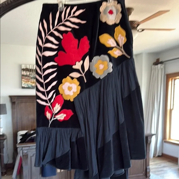 Floral Embroidered Black Skirt - Picture 5 of 5